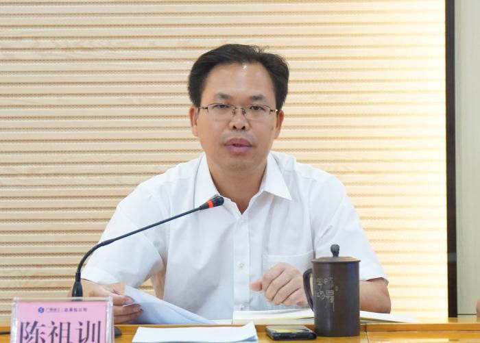 9陈祖训作总结讲话 杨桂峰摄700.jpg