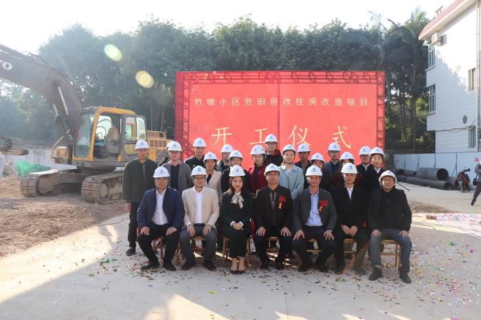 3.2典礼后合影。 杨俊峰 摄700.jpg