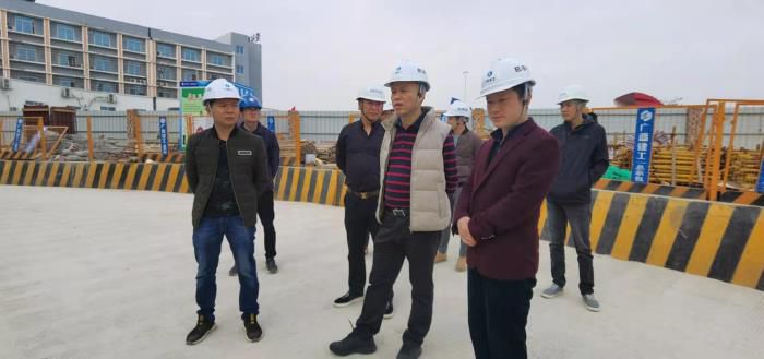 4.1领导现场。侯健杰 摄 (2)700.jpg