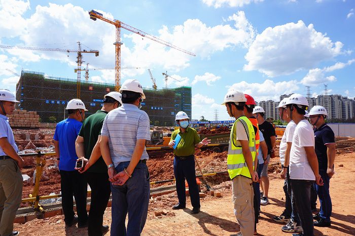 现场领导。谢微旋 摄.JPG