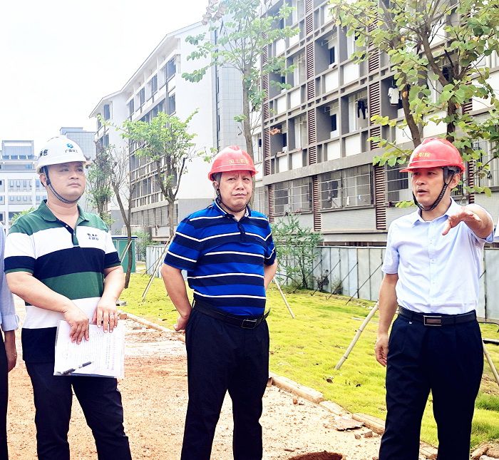 现场调研。廖益  摄.jpg