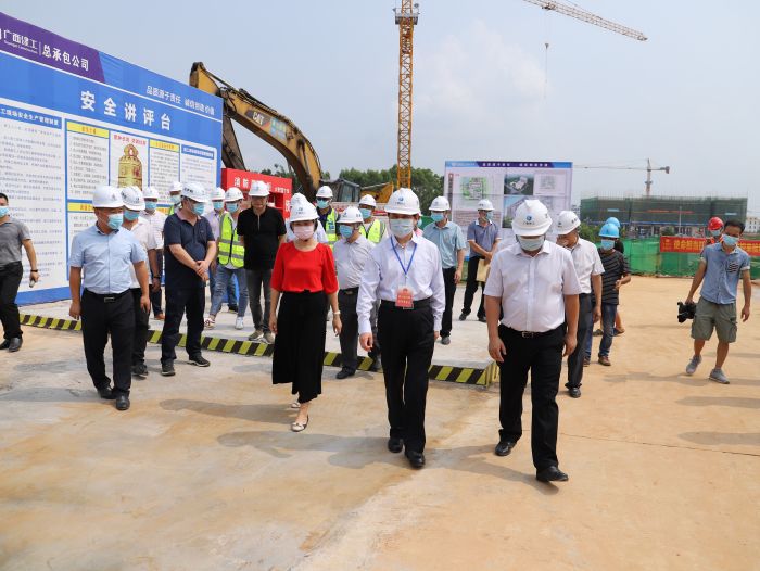 调研现场。侯健杰 摄.jpg