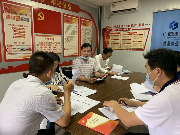 查抄组查抄资料。 刘萌萌 摄.jpg