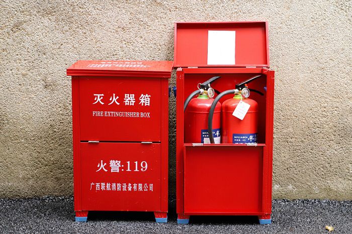 3.1灭火箱被搁置到正确地位.JPG