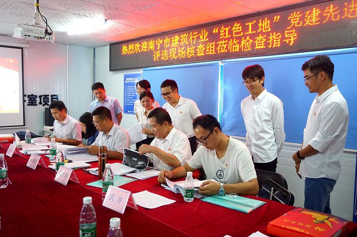 资料查抄。谢微旋 摄.JPG