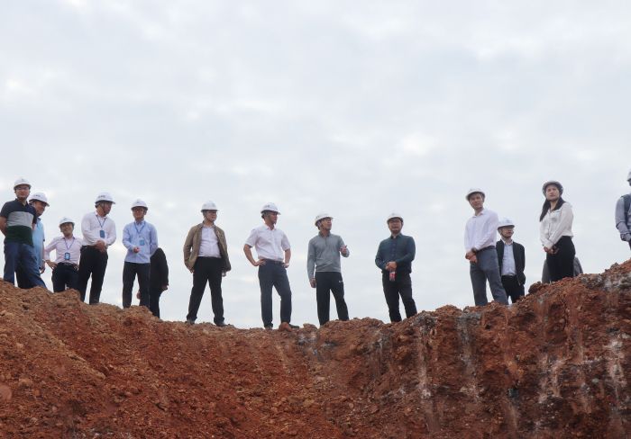 实地调研。 杨俊峰 摄.jpg