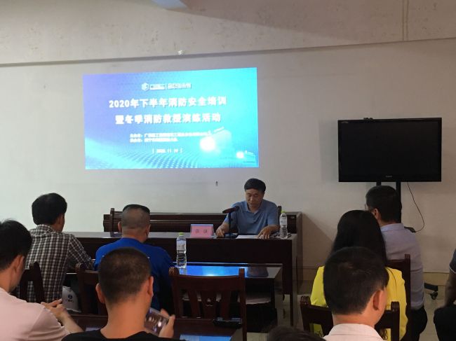 张强作培训前讲话  覃洪浩  摄.jpg