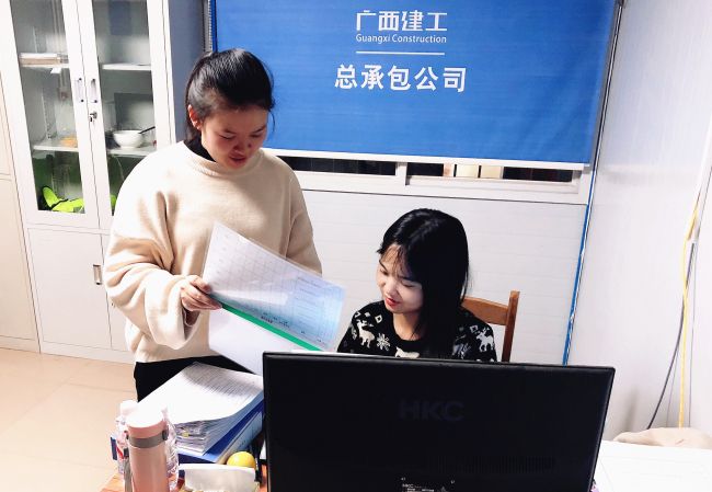 内业工作组加班加点力杏装当日事当日毕”；瓶『 摄.jpg