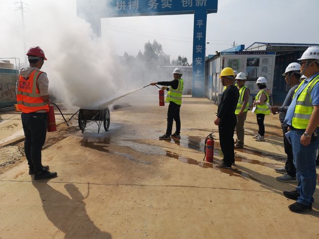 6.1  火警变乱接济演练现场。宁祥江 摄.jpg
