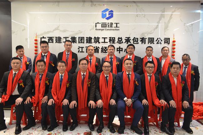 集体合照。关业芳 摄（建图）.jpg