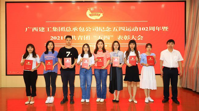 赞美”优良团干部“（建图)李立云 摄.jpg