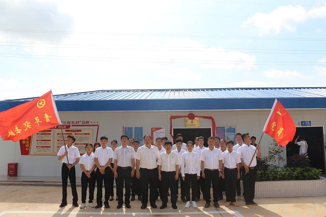 合影留想。张钊林 摄（建图）.jpg