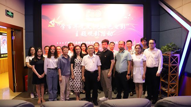 观影留影。杨钰 摄（建图）.jpg