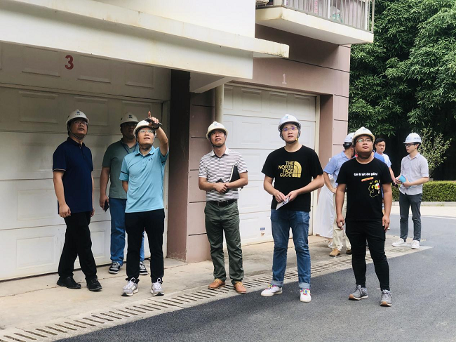 查抄现场。陈晓赟 摄（建图）.png