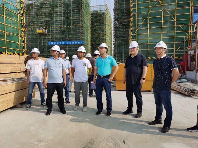 查抄现场。梁文烽 摄（建图） (2).jpg