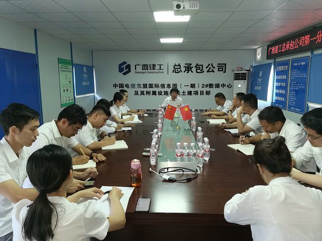 上党课现场。韦文 摄（建图）.jpg