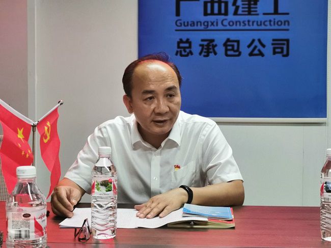 陆烜上党课。王瑾贞 摄（建图）.jpg