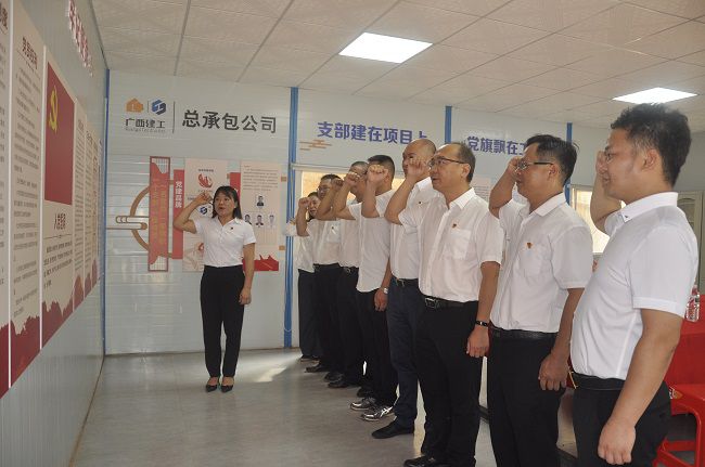 沉温入党誓词。王瑾贞 摄（建图）.jpg