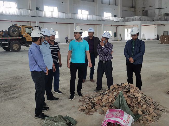 现场领导工作。梁宏宇 摄（建图）.jpg