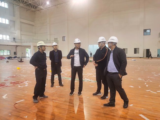 现场领导工作。刘博群 摄（建图）.jpg