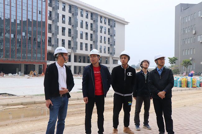 陈祖训到交院项目查抄领导。 周煜川 摄（建图）.jpg