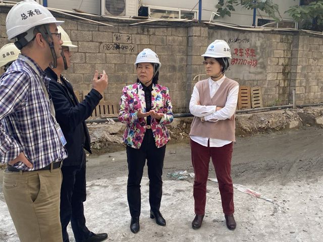 骆春燕在项目查抄领导。商秋劲 摄（建图).jpg