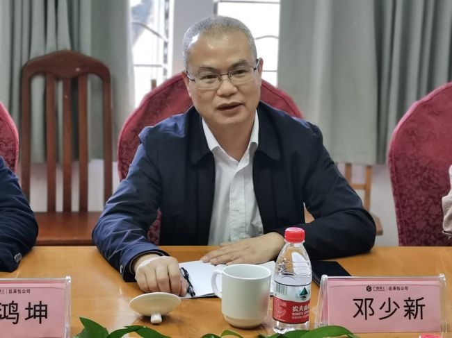 邓少新在三分公司调研。梁红玉 摄（建图）.jpg