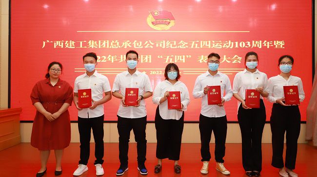 赞美优良团员。李立云 摄（建图）.jpg