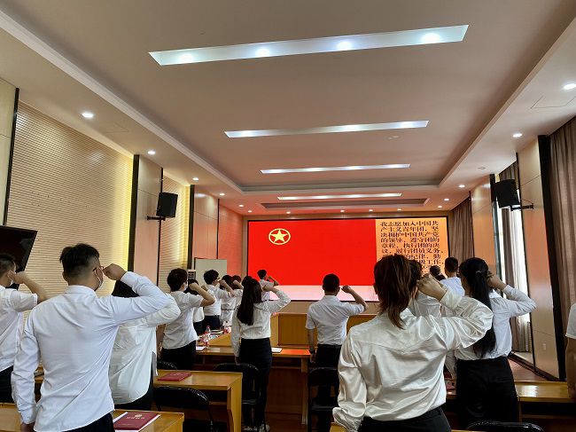 沉温入团誓词；畦磋 摄（建图）.jpg