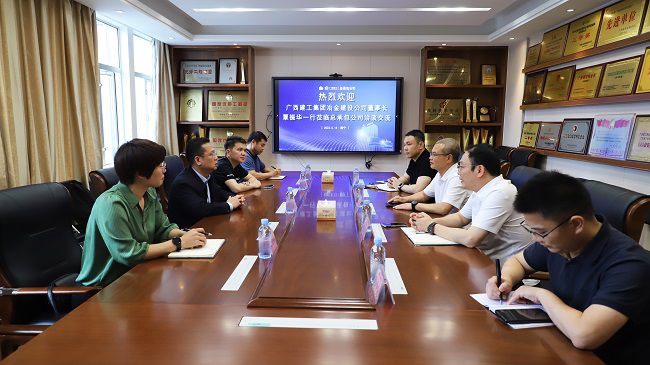 互换会现场。郑诗宝 摄（建）.jpg