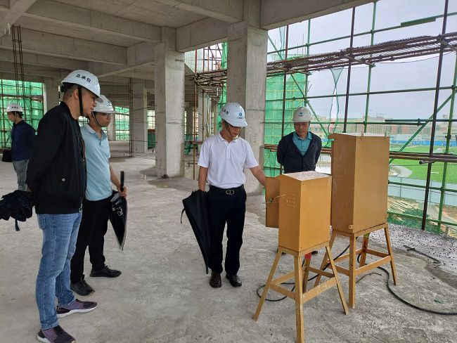 邓少新带队到广西工业职业技术学院项目查抄。龙兆开 摄（建图）.jpg