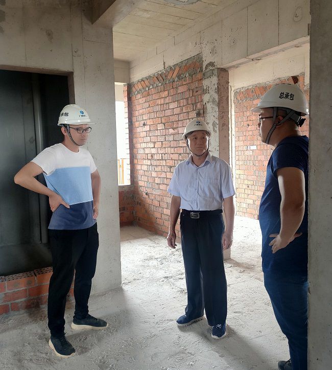 张强到竹塘路项目领导创优工作。胡江 摄（建图）.jpg