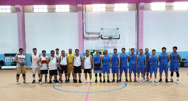 合影留想。陆勤 摄（建图）.jpg