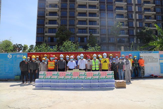 活动合影。杨钰 摄（建图）.jpg