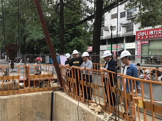 查抄现场。韦吉亮 摄（建图）.jpg