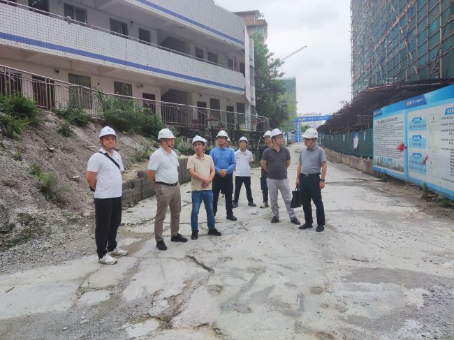 现场领导。邓伟民 摄（建图）.jpg