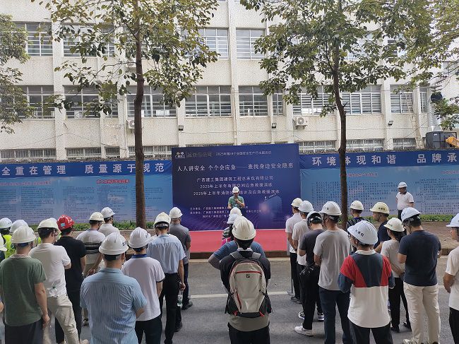 莫志元做演练带头和颁发演练起头；票ι 摄（建图）.jpg